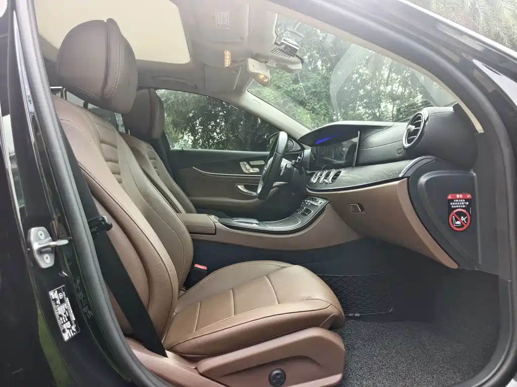 Mercedes-Benz E-Class — миниатюра 12