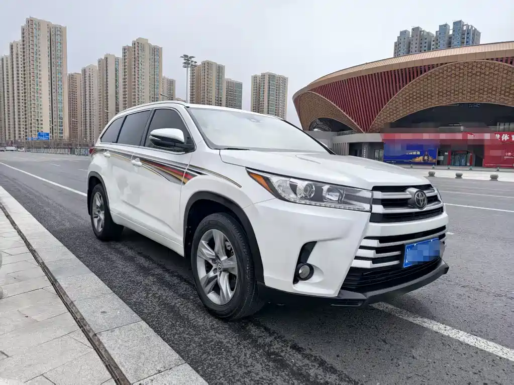 TOYOTA HIGHLANDER