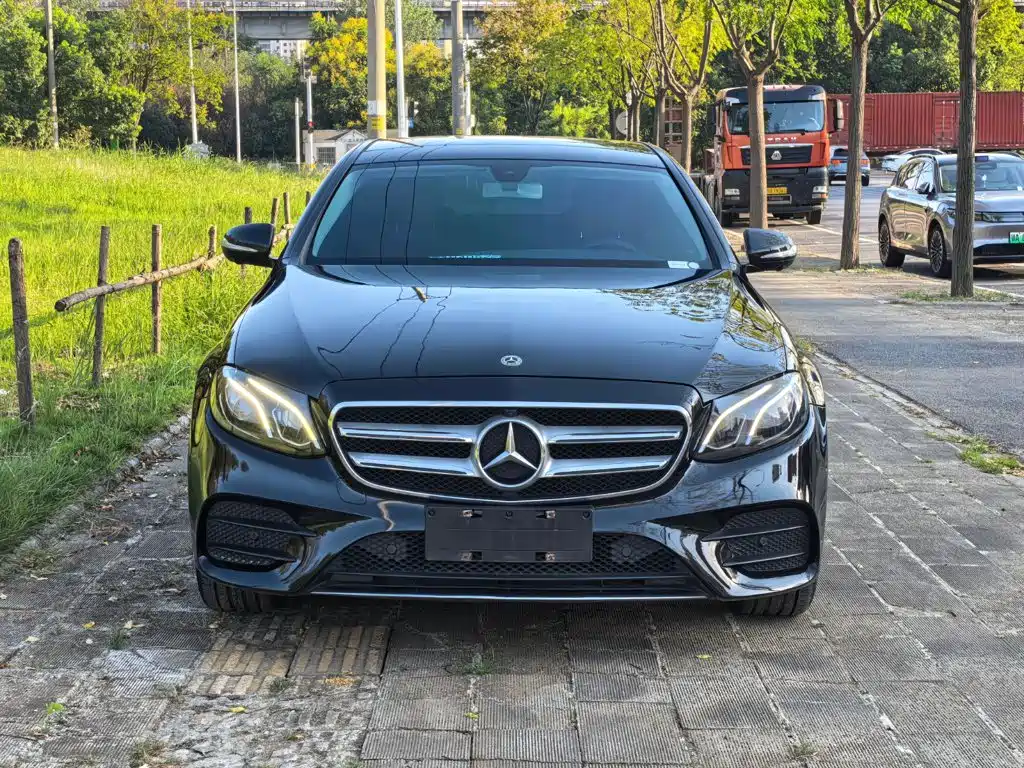 Mercedes-Benz E-Class — миниатюра 7