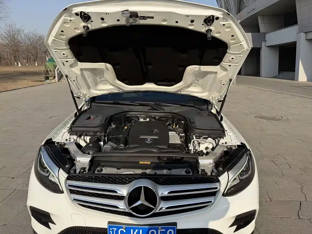 MERCEDES-BENZ GLC