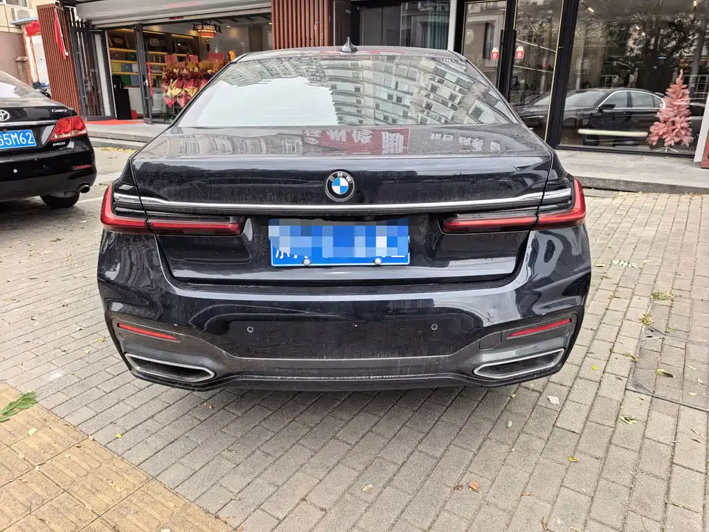 BMW 7 Series — миниатюра 5