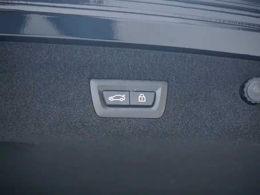 BMW 7 Series — миниатюра 28