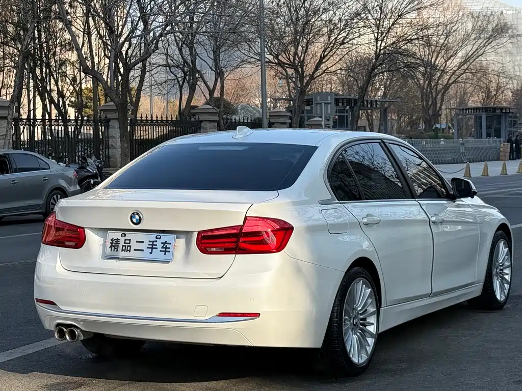 BMW 3 SERIES