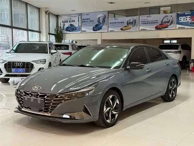 HYUNDAI ELANTRA
