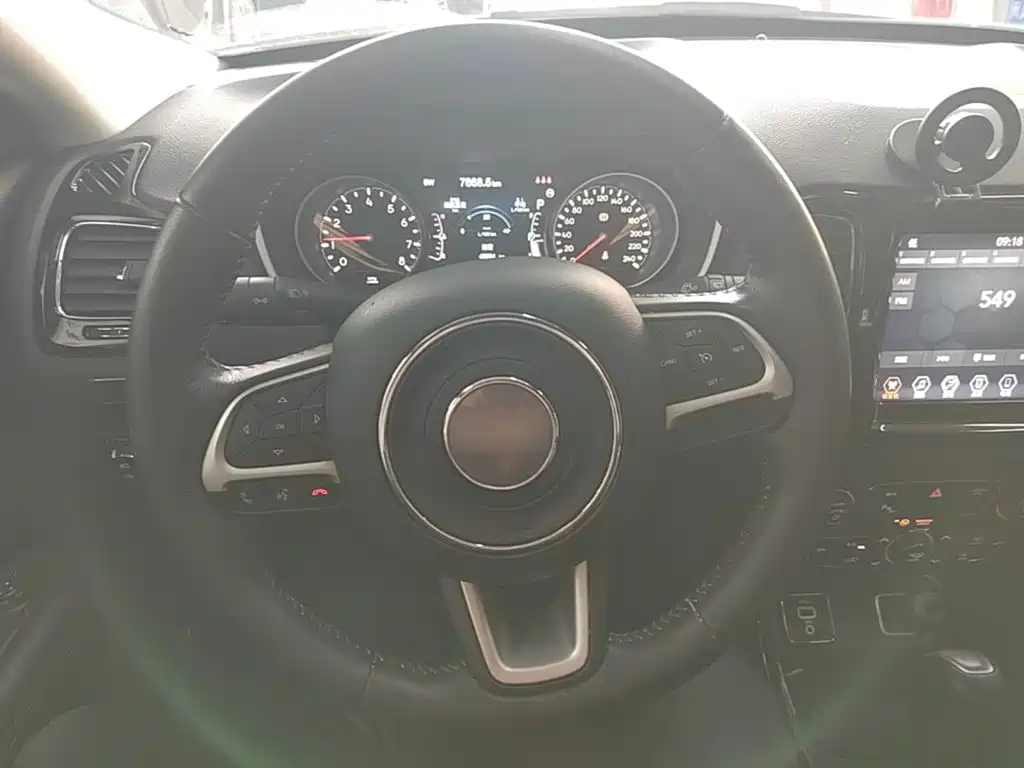 Jeep Compass — миниатюра 11