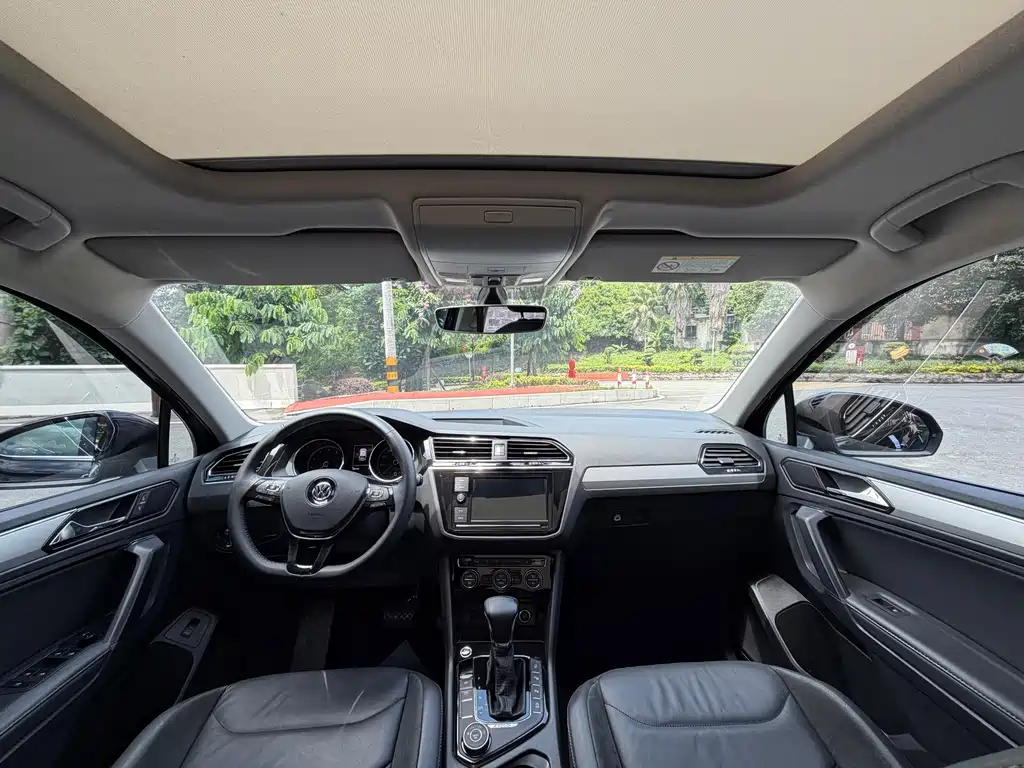 Volkswagen Tiguan L L 2019 380TSI AT Luxury V