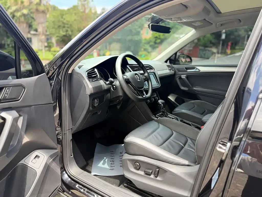 Volkswagen Tiguan L L 2019 380TSI AT Luxury V