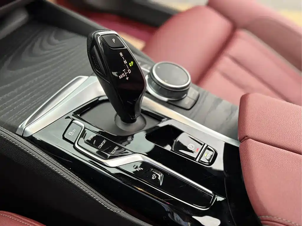 BMW 5 Series — миниатюра 9