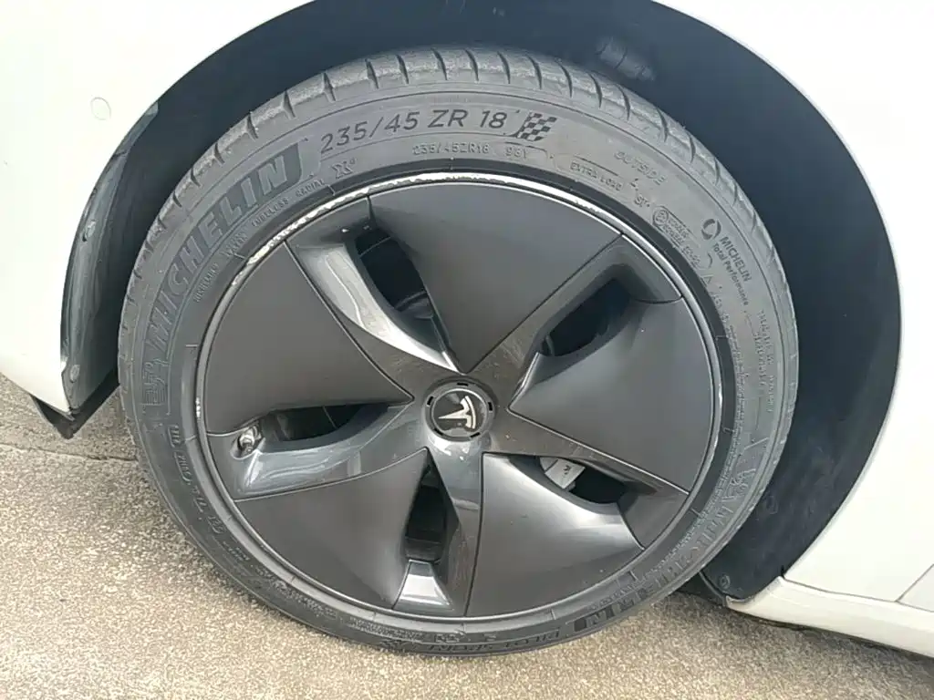 Tesla Model 3 — миниатюра 23