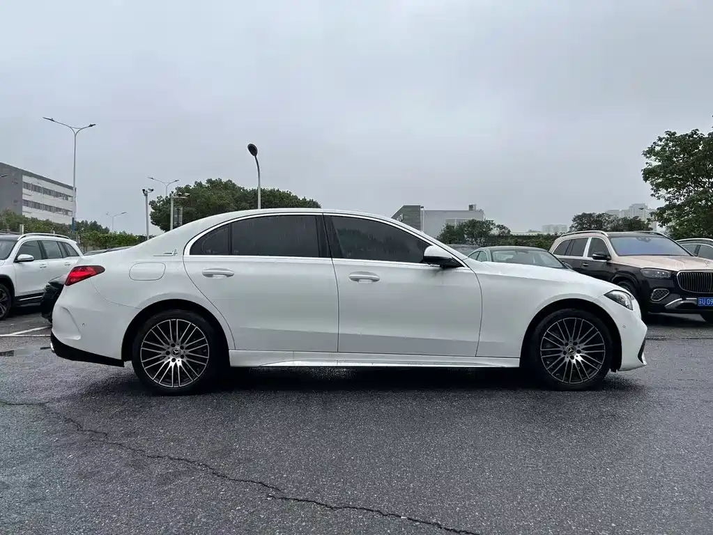 Mercedes-Benz C-Class — миниатюра 4