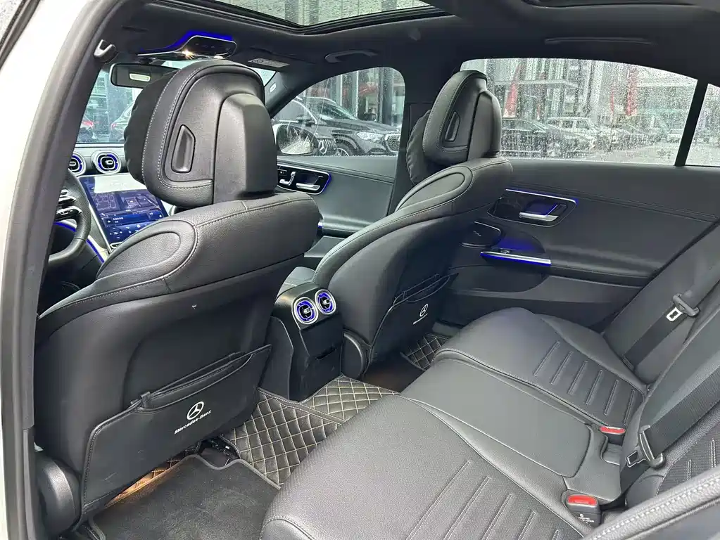 Mercedes-Benz C-Class — миниатюра 12