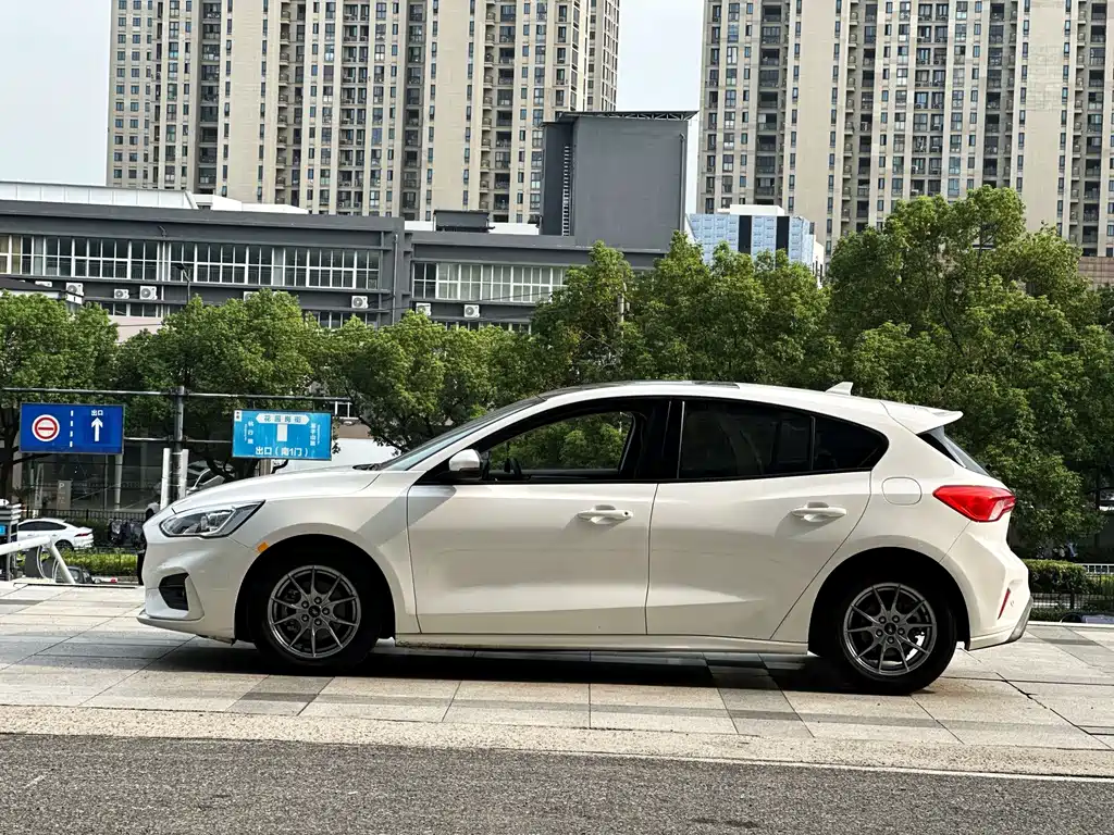 Ford Focus — миниатюра 7