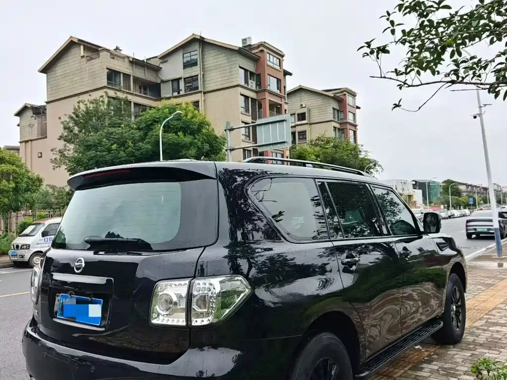 Nissan Patrol — миниатюра 3