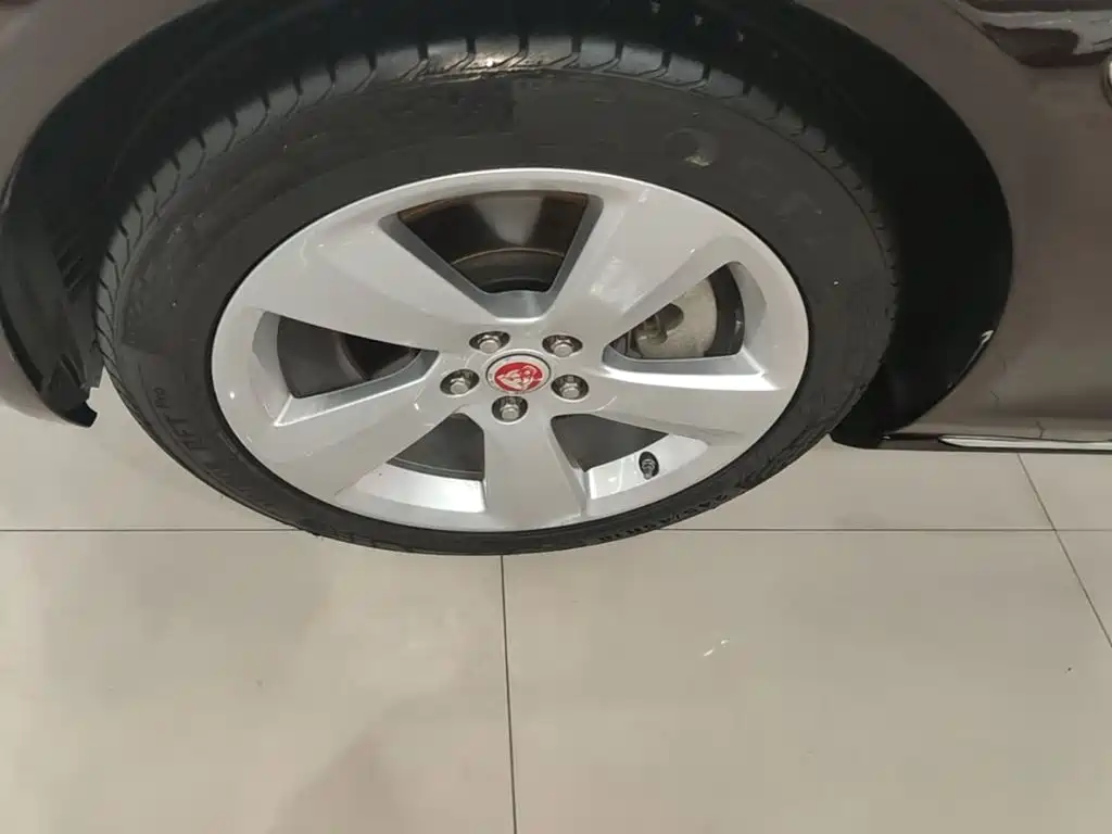 Jaguar XFL — миниатюра 23
