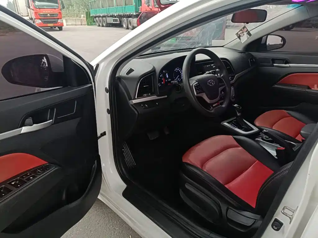 Hyundai Elantra — миниатюра 16