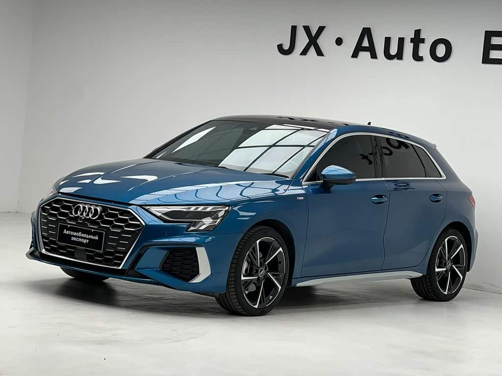 Audi A3 1.4 л 2022 г. Голубой, пробег 33000 км