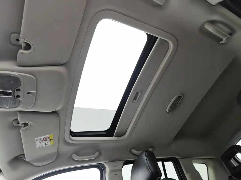 Jeep Compass (Import) — миниатюра 14
