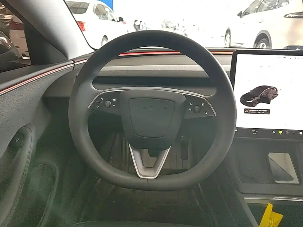 Tesla Model 3 — миниатюра 11