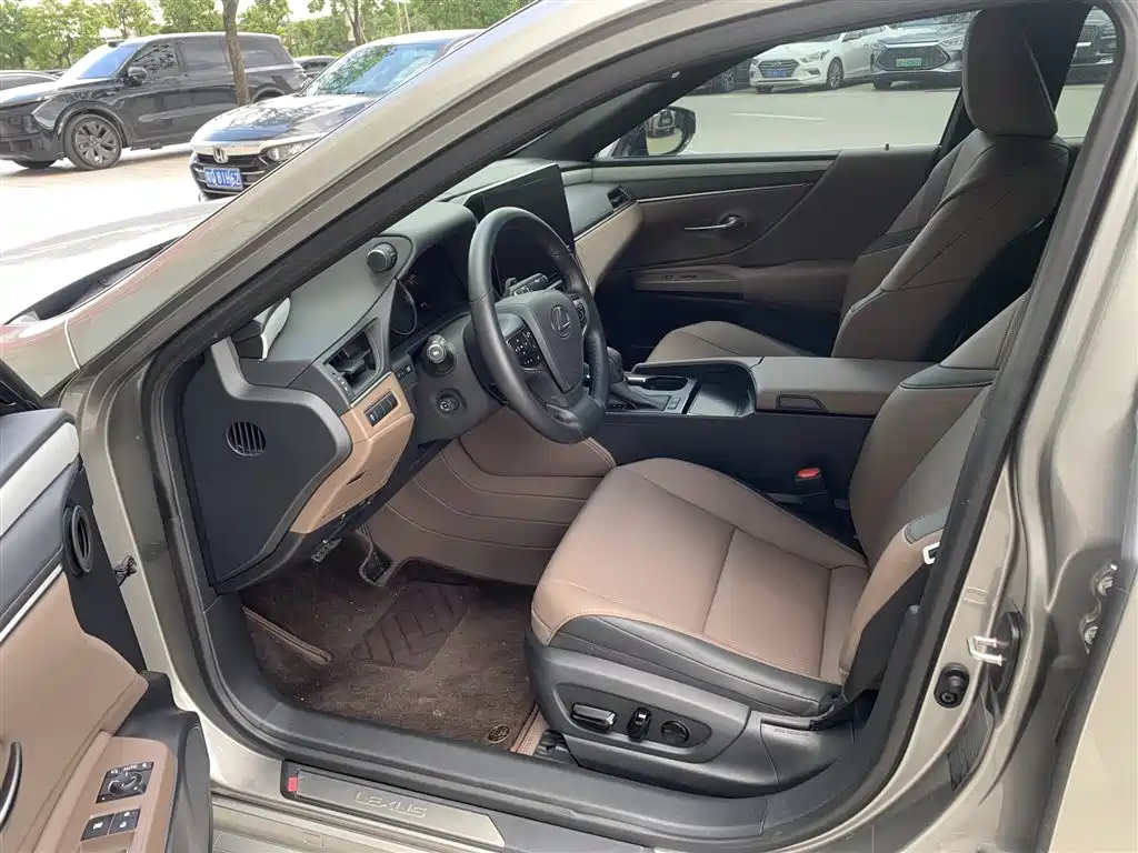 Lexus ES 2025 200 Premium