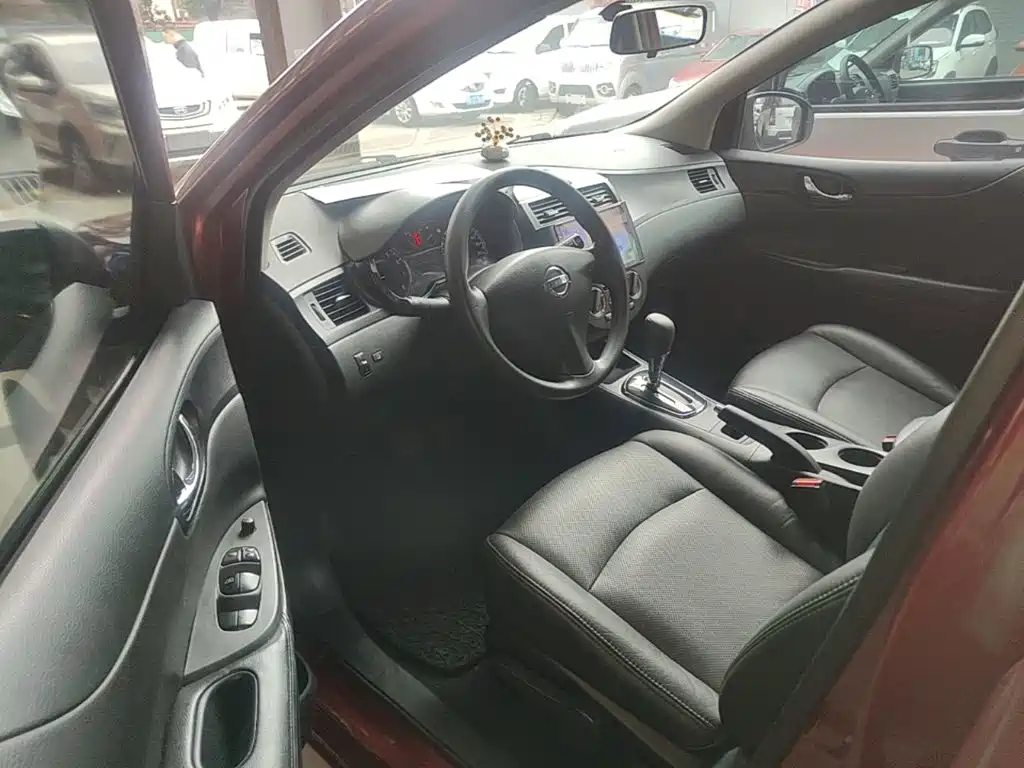Nissan Tiida — миниатюра 16