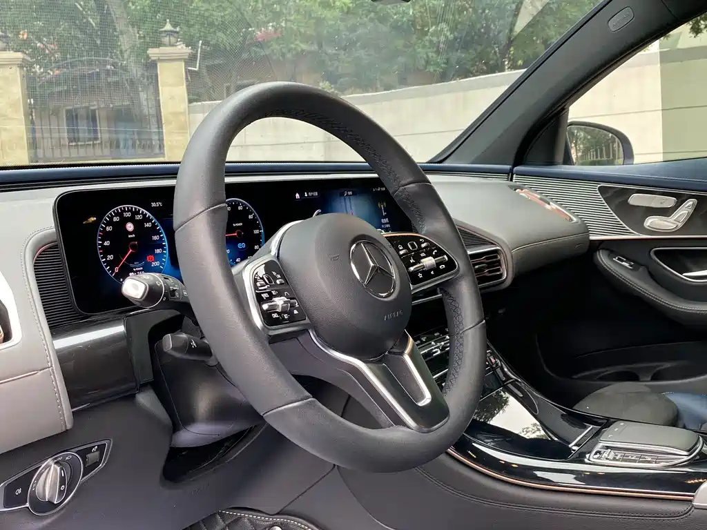 Mercedes-Benz EQC — миниатюра 16