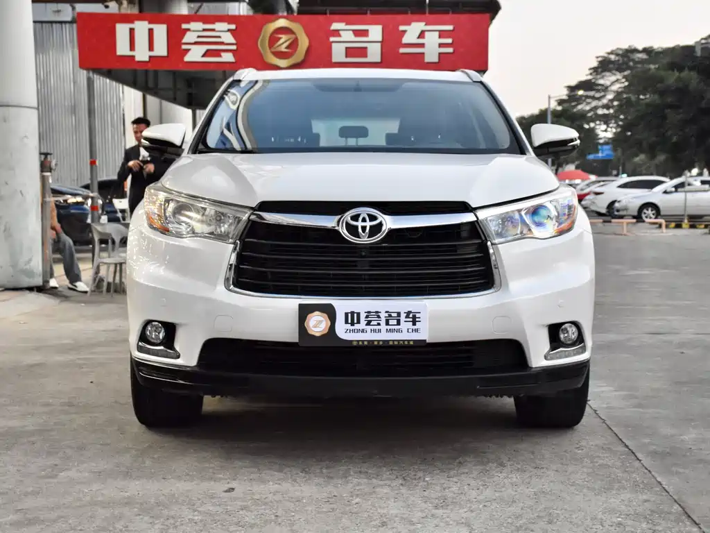 TOYOTA HIGHLANDER
