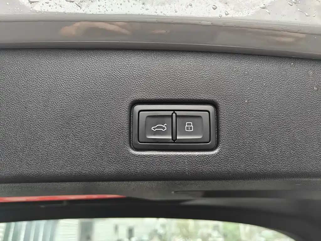 Audi Q4 e-tron — миниатюра 11