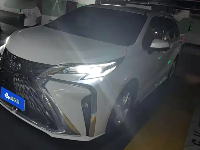 TOYOTA GREVIA 2023