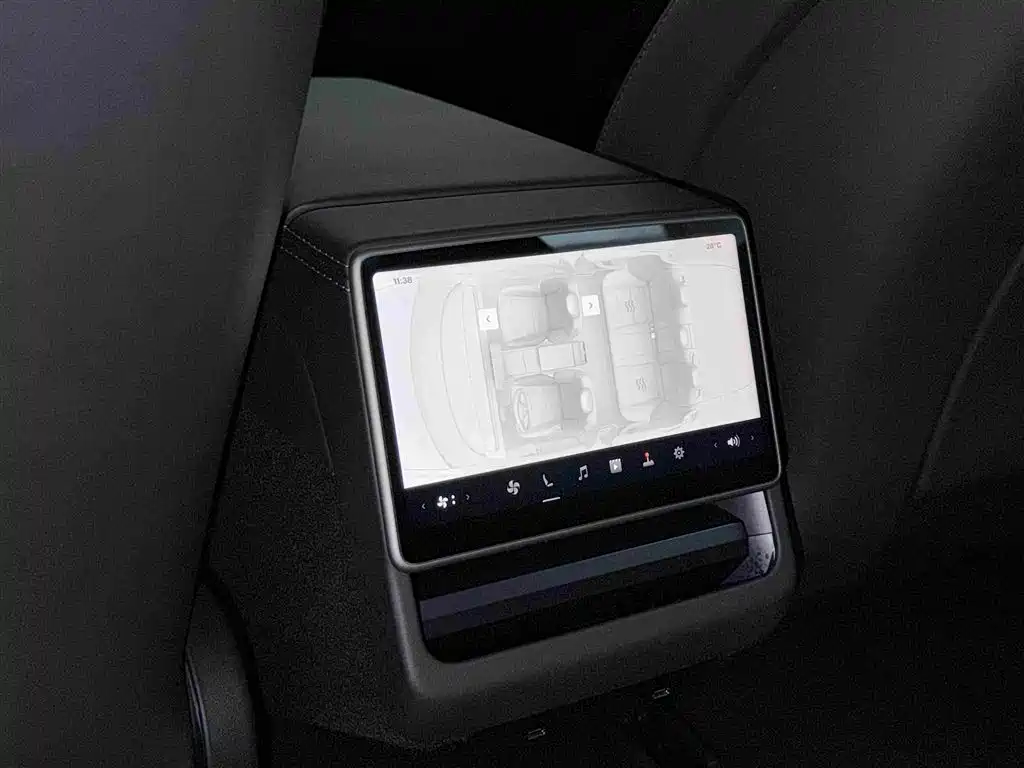 Tesla Model 3 — миниатюра 6