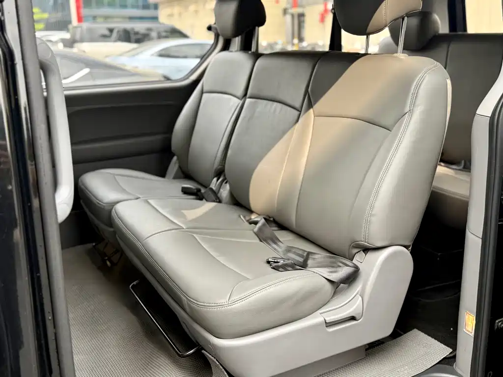 Hyundai H-1 2011 2.4L Luxury