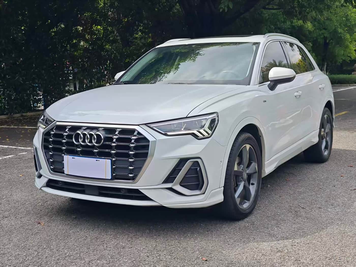 Audi Q3 1.4 л 2021 г. Белый, пробег 33000 км