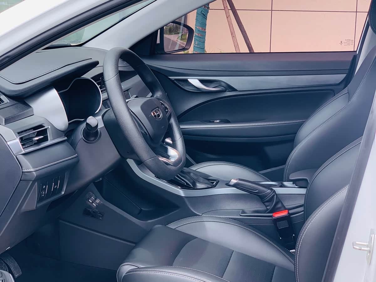 Geely Emgrand 1.5 л 2022 г. Белый, пробег 20000 км