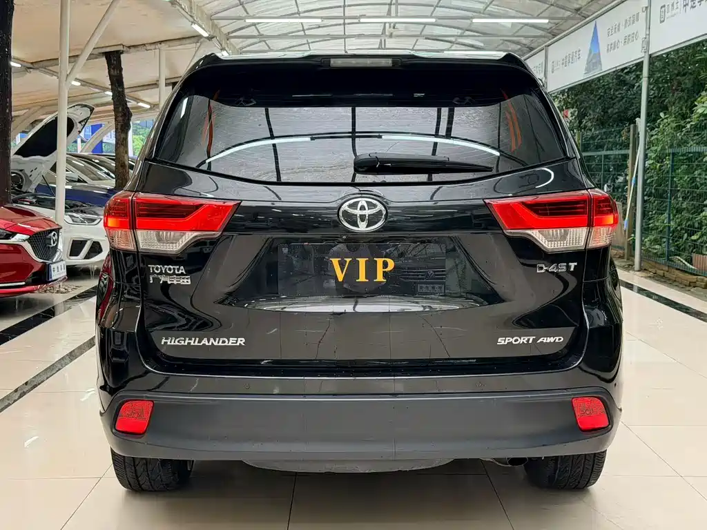 Toyota Highlander 2018 2.0T Luxury 7 мест V