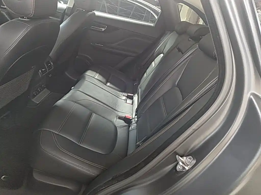 Jaguar F-PACE — миниатюра 17