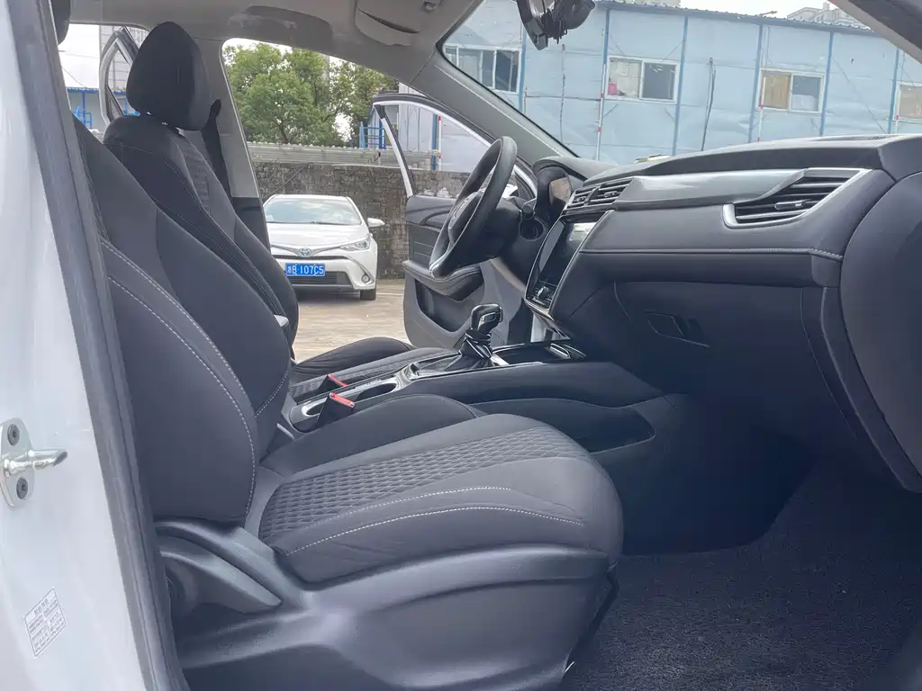 Roewe i5 — миниатюра 12