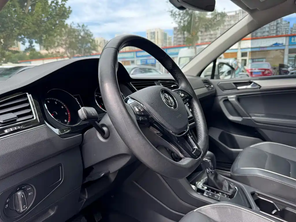 Volkswagen Tiguan L — миниатюра 11