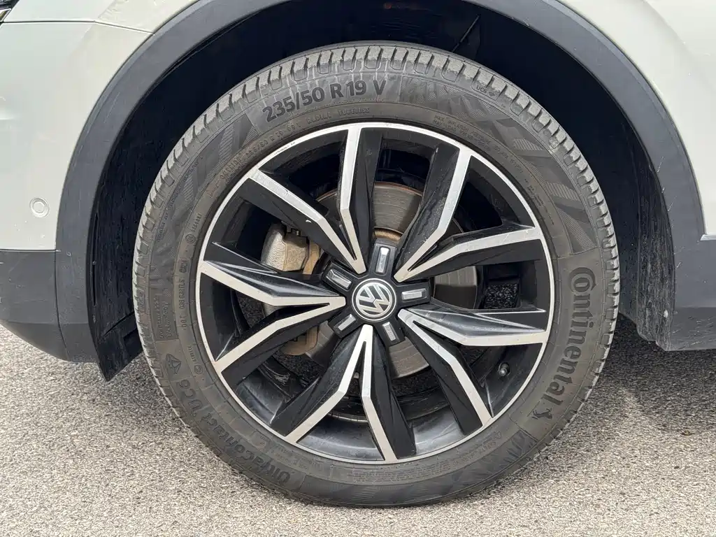 Volkswagen Tiguan L — миниатюра 16