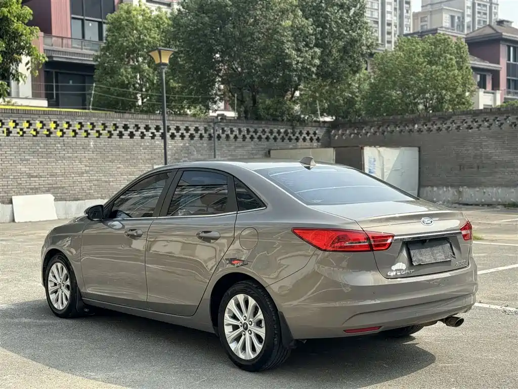 Ford Escort — миниатюра 16