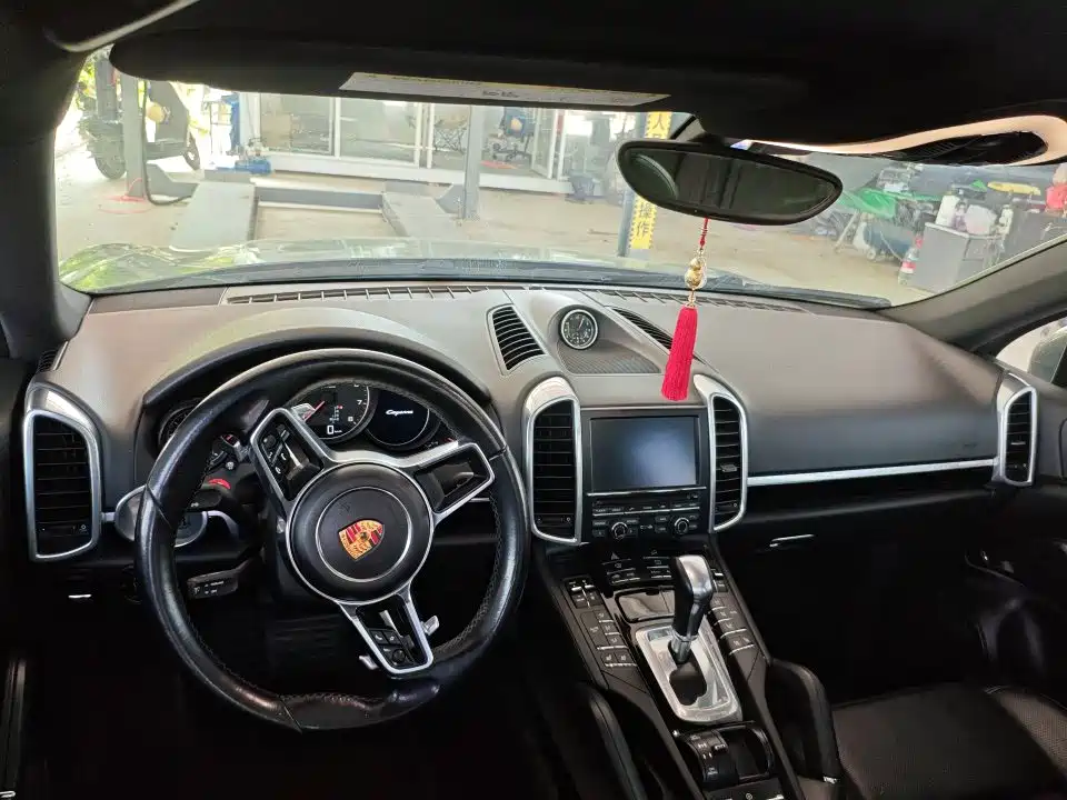 Porsche Cayenne — миниатюра 3