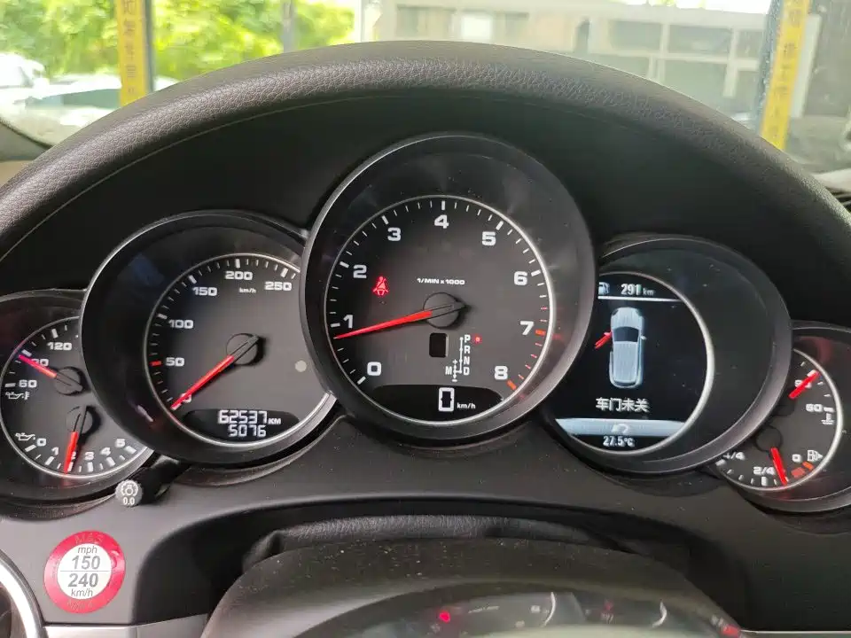 Porsche Cayenne — миниатюра 4