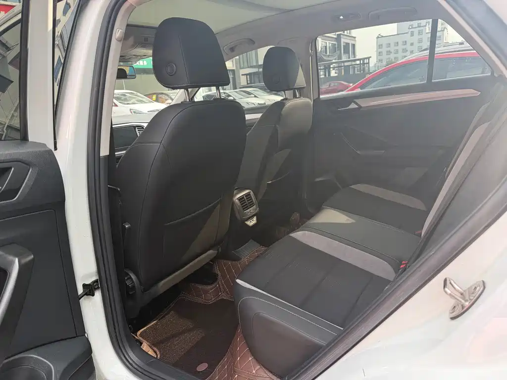 VOLKSWAGEN T ROC EXPLORING SONGS