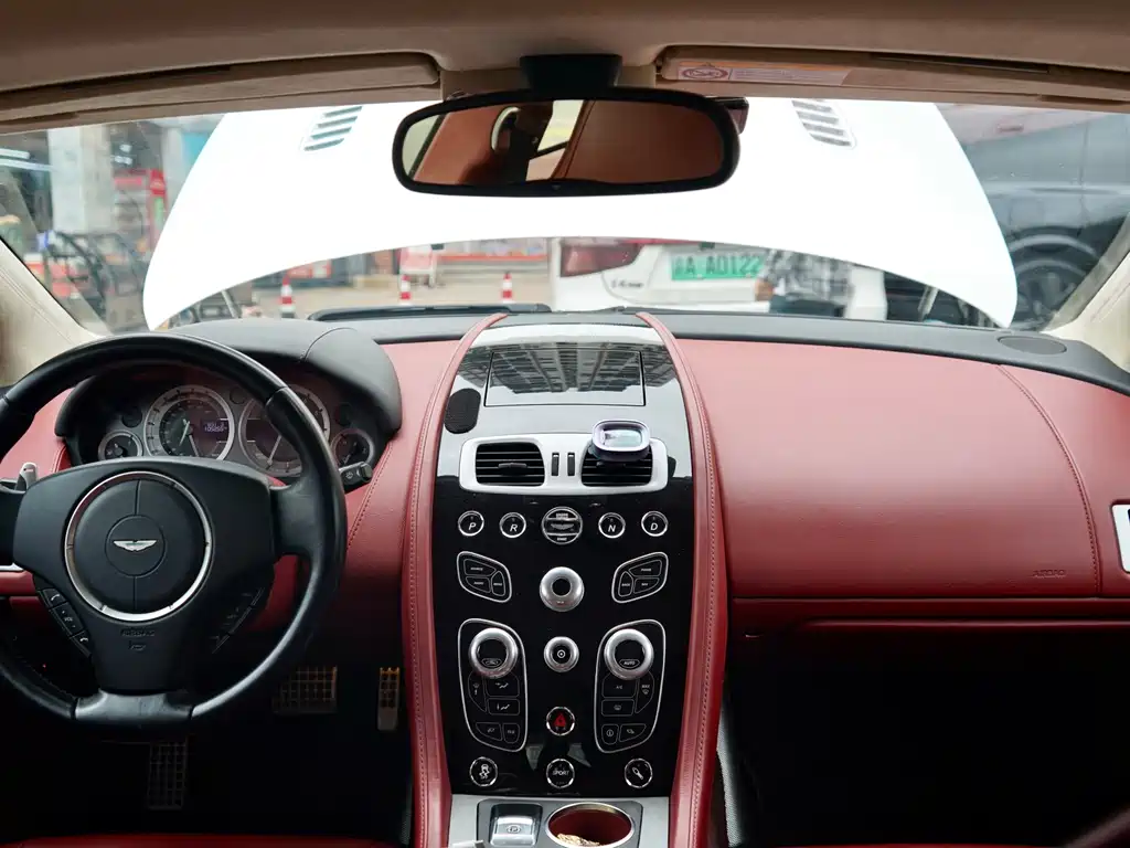 Aston Martin Rapide — миниатюра 13