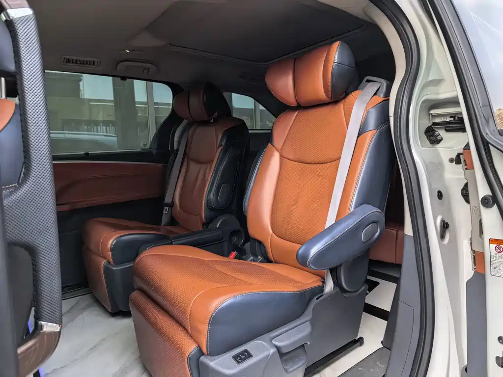 Toyota Granvia — миниатюра 8