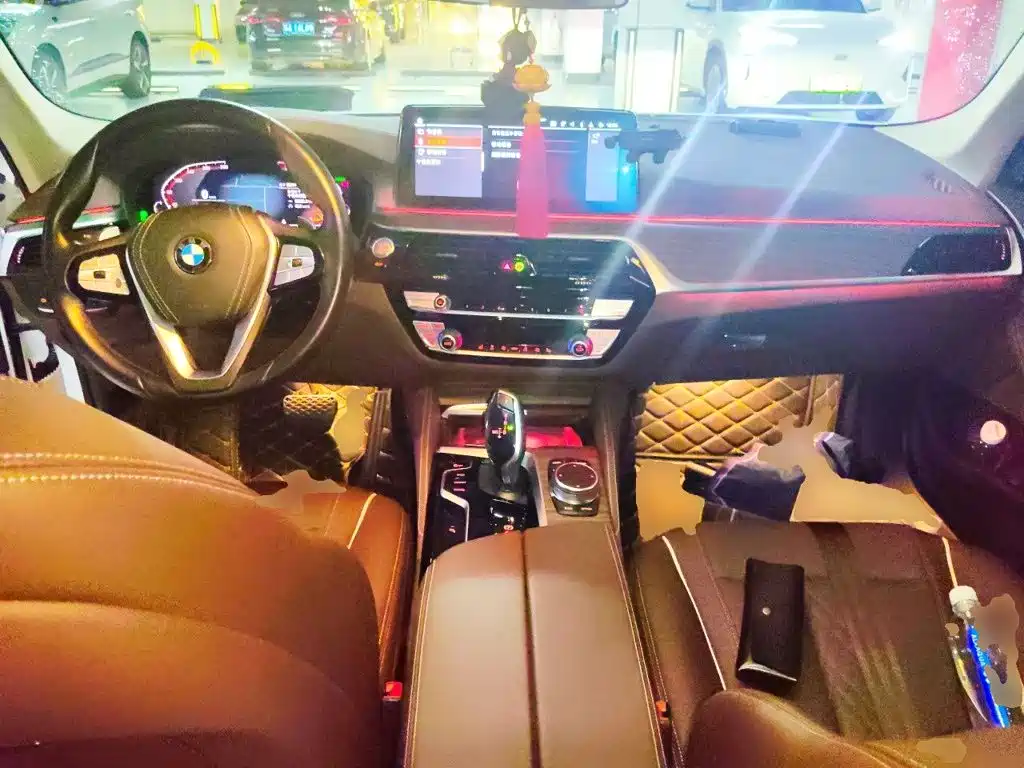 BMW 5 Series — миниатюра 10