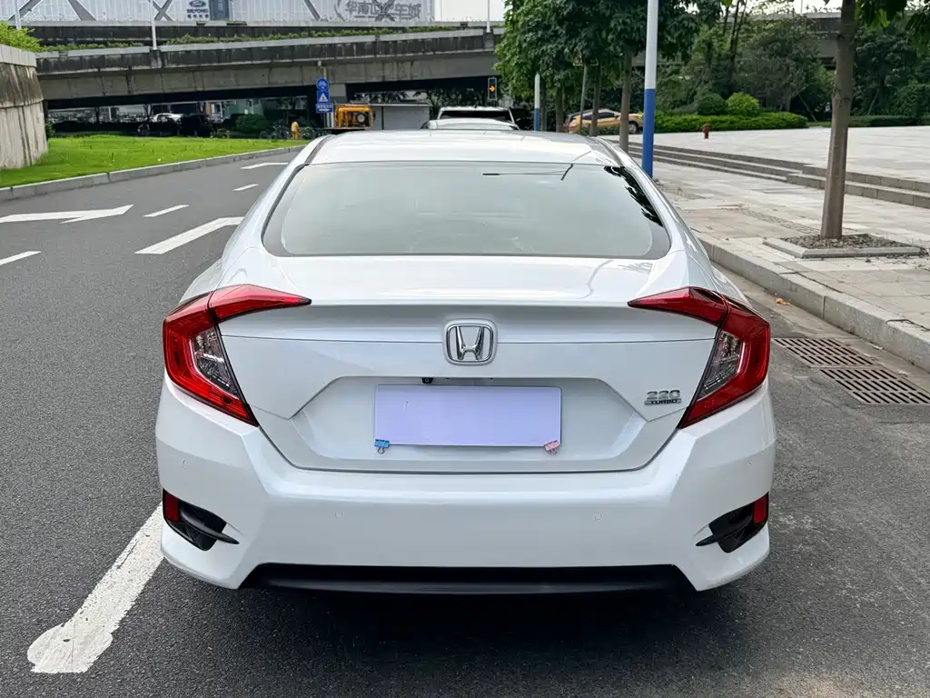Honda Civic 2016 220TURBO CVT Luxury