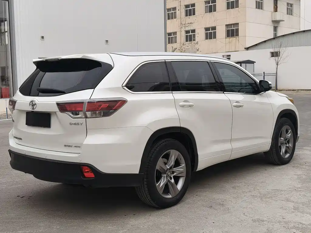 TOYOTA HIGHLANDER