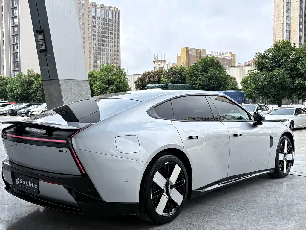 XPeng P7 — миниатюра 9