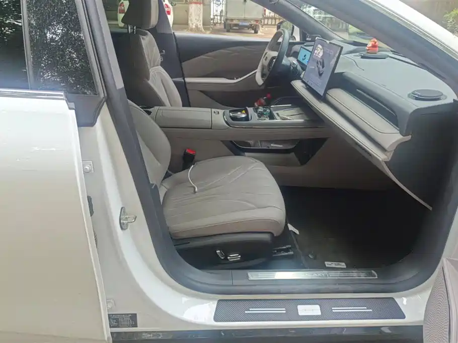 Geely Galaxy Galaxy 8 8 2025 130km EM-i Flagship