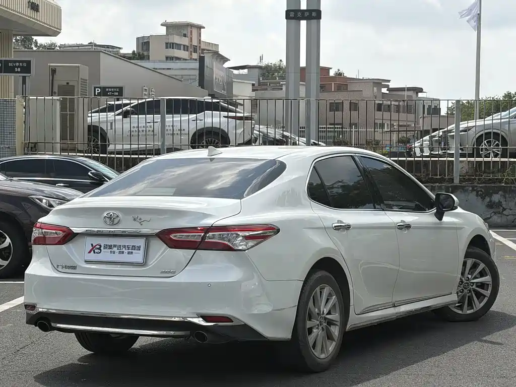 Toyota Camry — миниатюра 16
