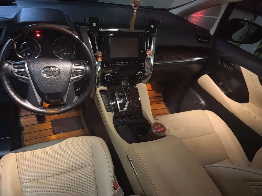 Toyota Alphard 2019 2.5L Luxury